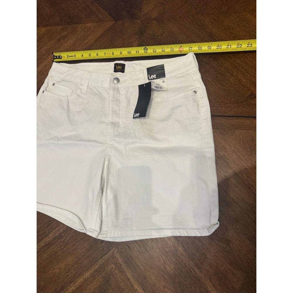 Lee Womens White Mid Rise 5 Inch Inseam Denim Shorts Size 18M 112353162 |O1 - Picture 6 of 7